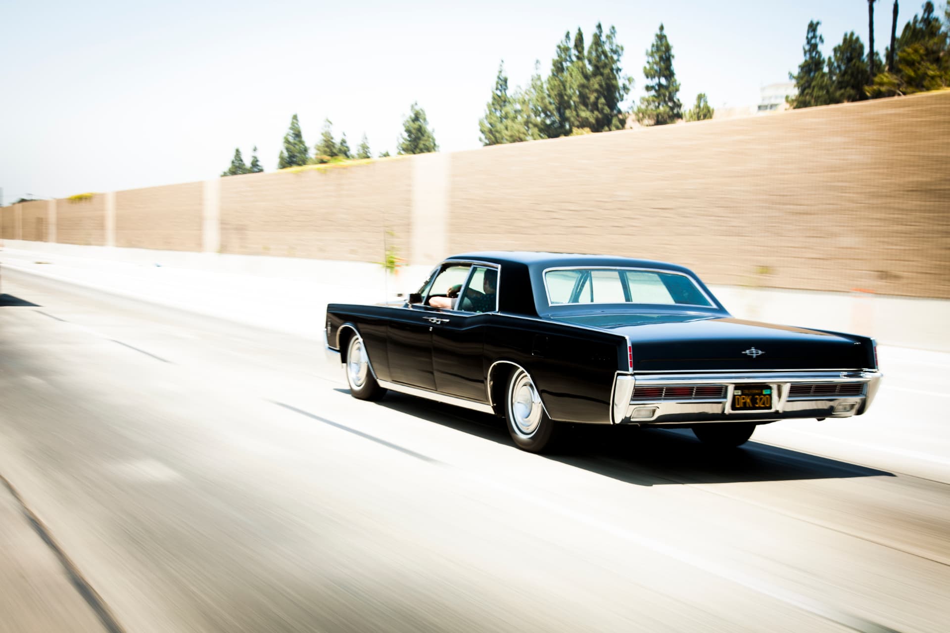 Rear three-quarter rolling shot on the 5