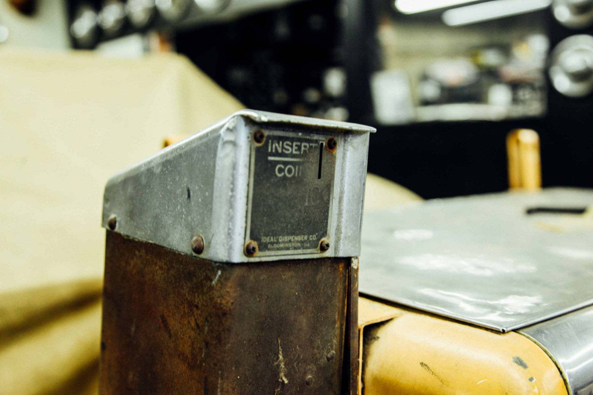 Original coin mechanism before restoration: Insert Coin 10 cents, Ideal Dispenser Co., Bloomington, Illinois