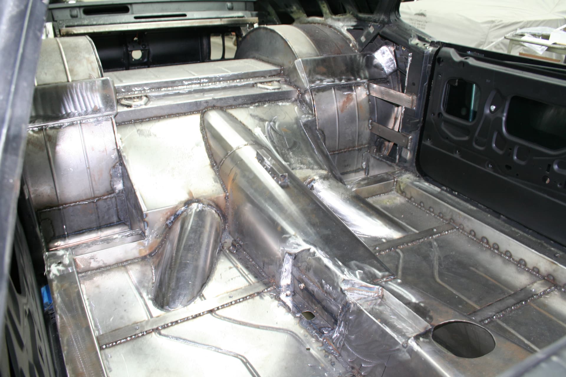 Hand-fabricated floor, tunnel and tubbed rear