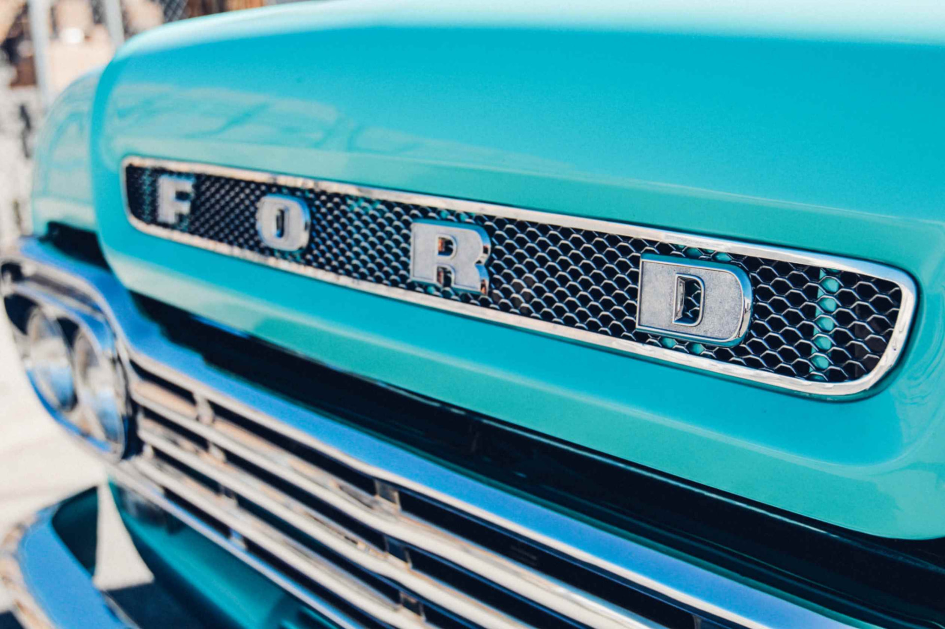 FORD grille letters and mesh insert detail