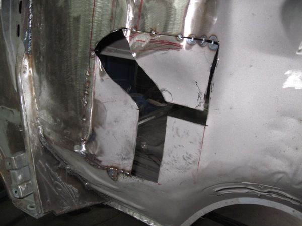 Quarter panel metalwork during body restoration