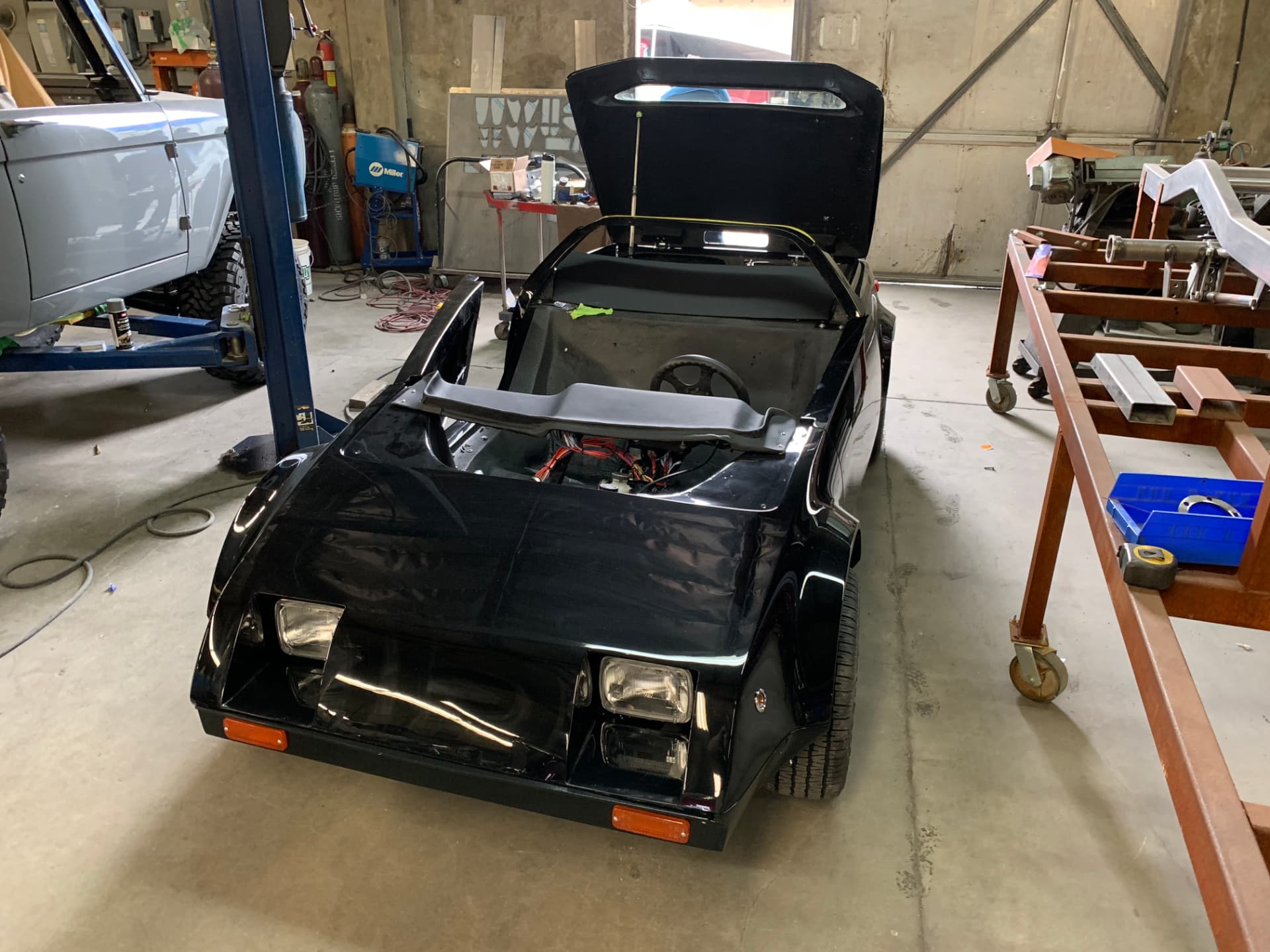 Front lighting and bodywork during final assembly