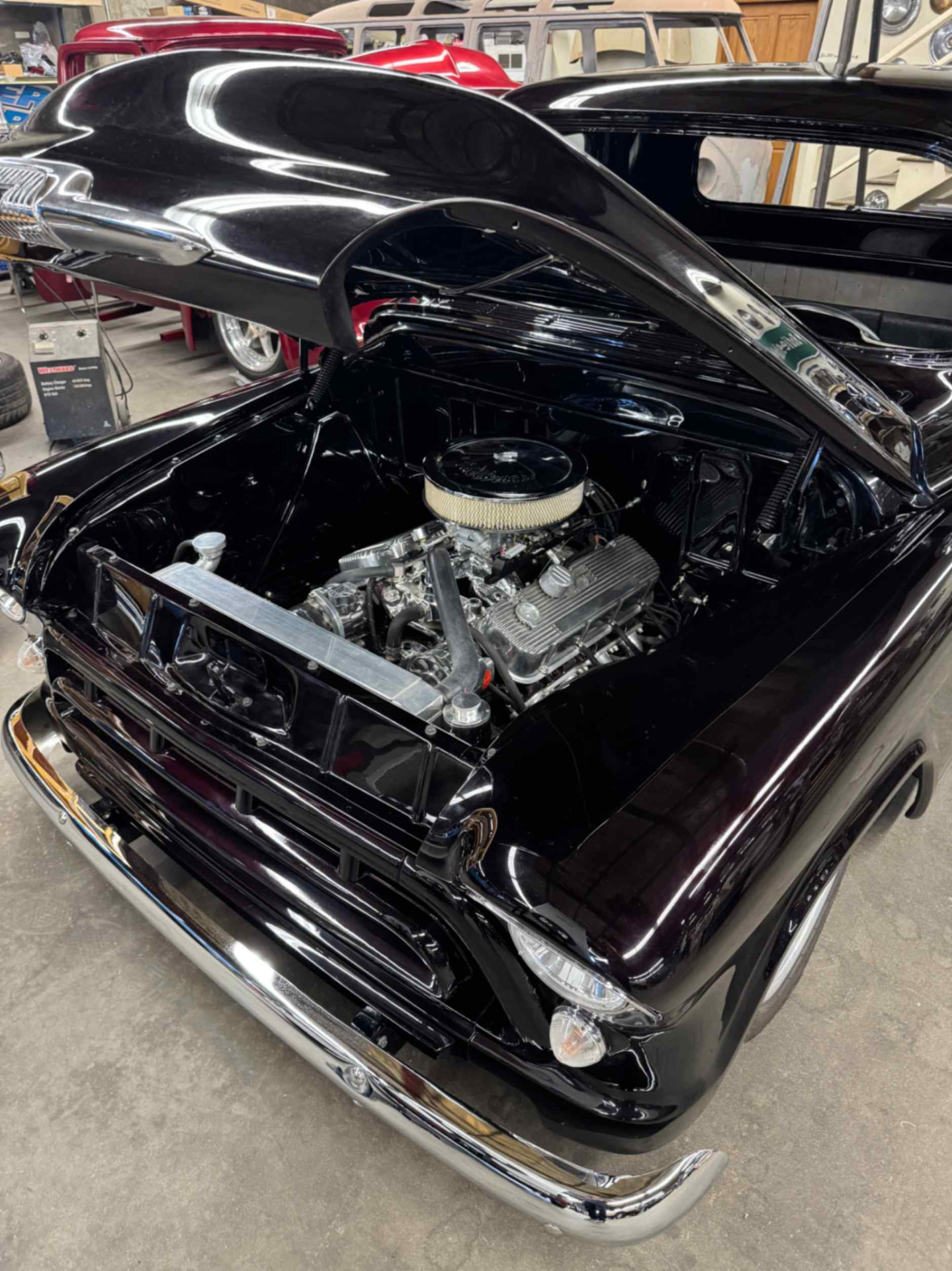 Engine bay with Edelbrock intake