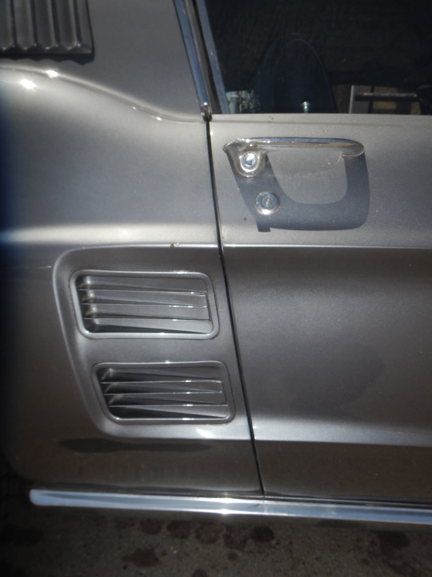 Scoop and handle alignment