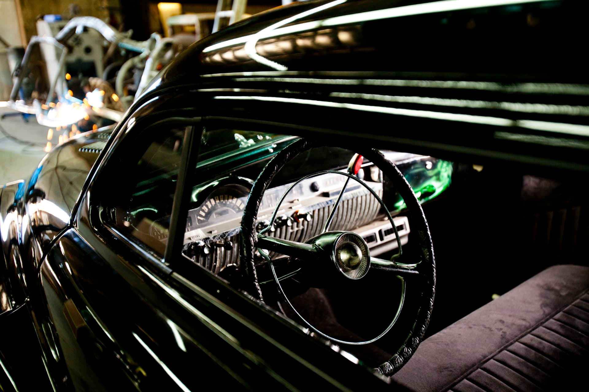 Original dash, banjo wheel and green tinted glass