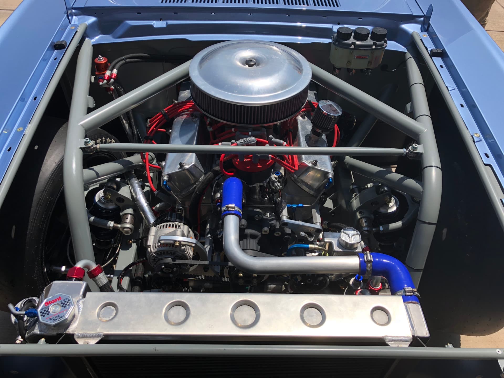 Small-block installed with front chassis bracing