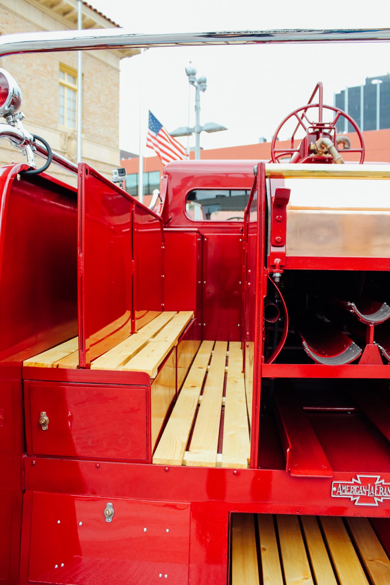 Crew bench and hose compartment in fresh fir and gloss red
