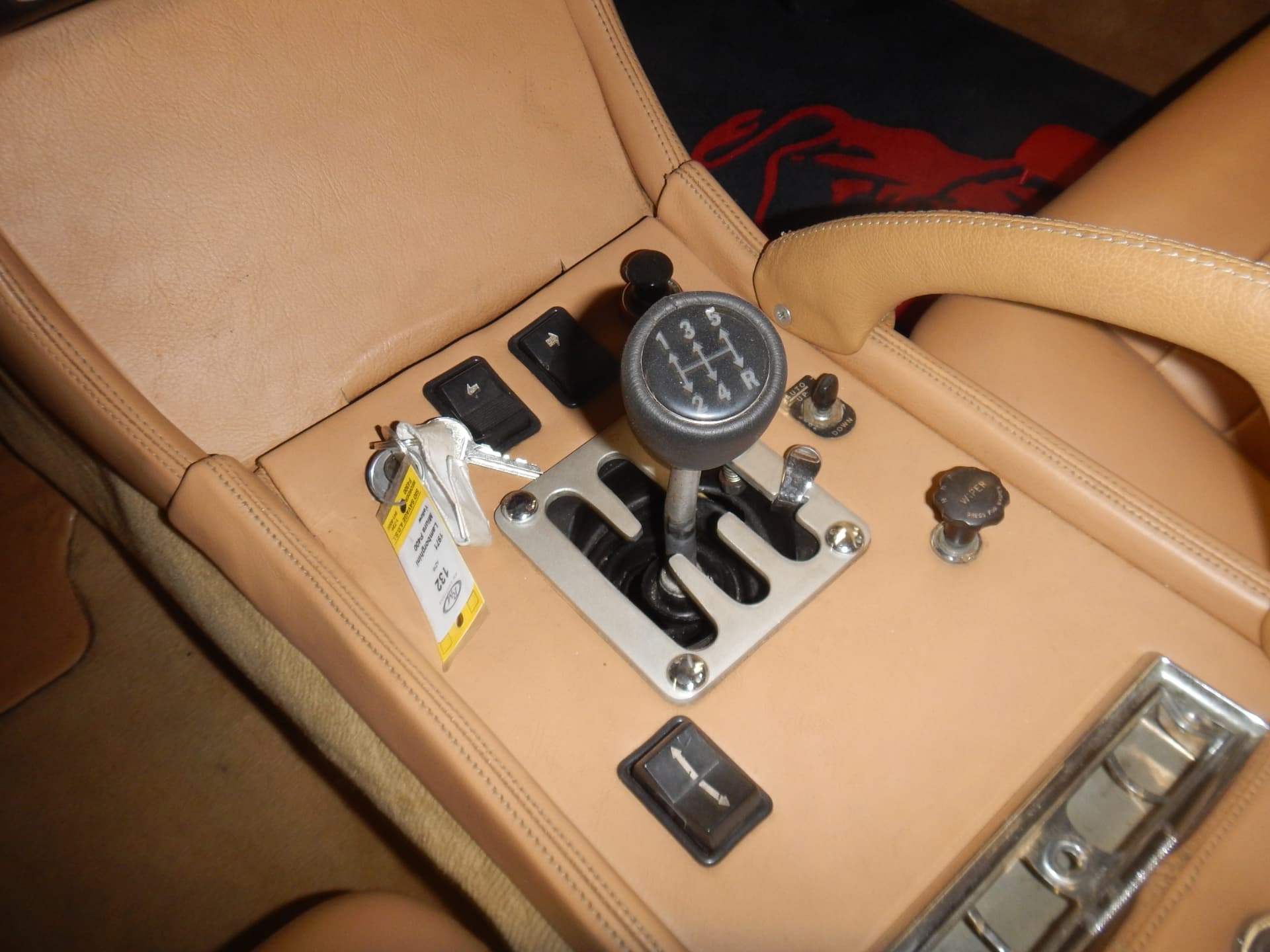 Iconic gated manual shifter detail