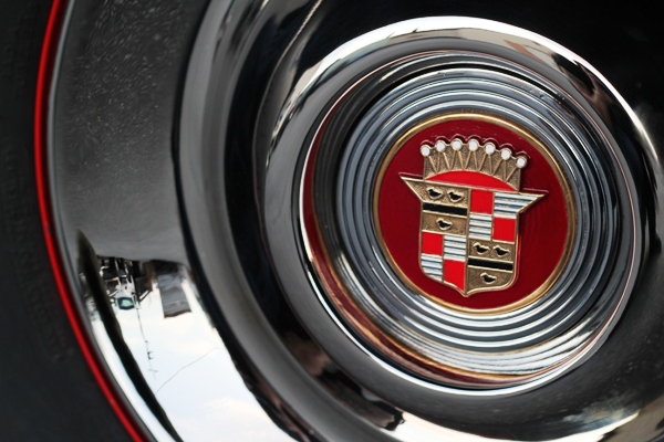 Cadillac wheel crest and chrome detail